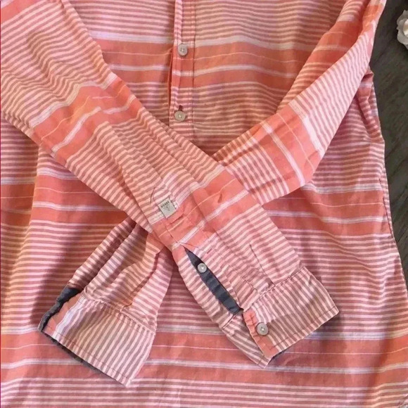 🌼4/$30🌼GUESS | Half button down shirt - Picture 2 of 7